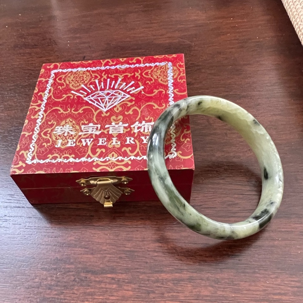 Natural Xiu green jade bangle bracelet - Picture 3 of 14